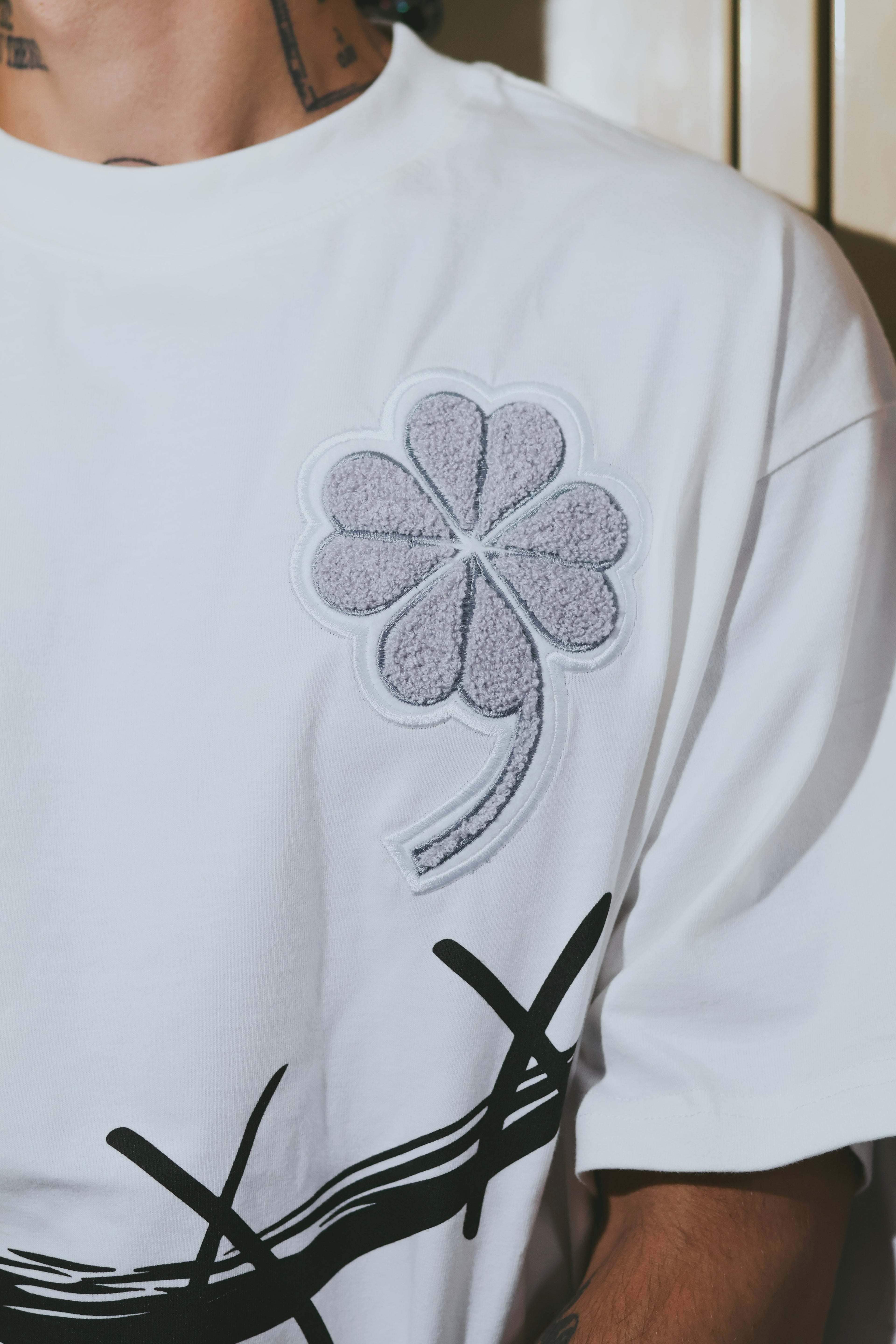 Camiseta Exotic Face Chenille Blanca