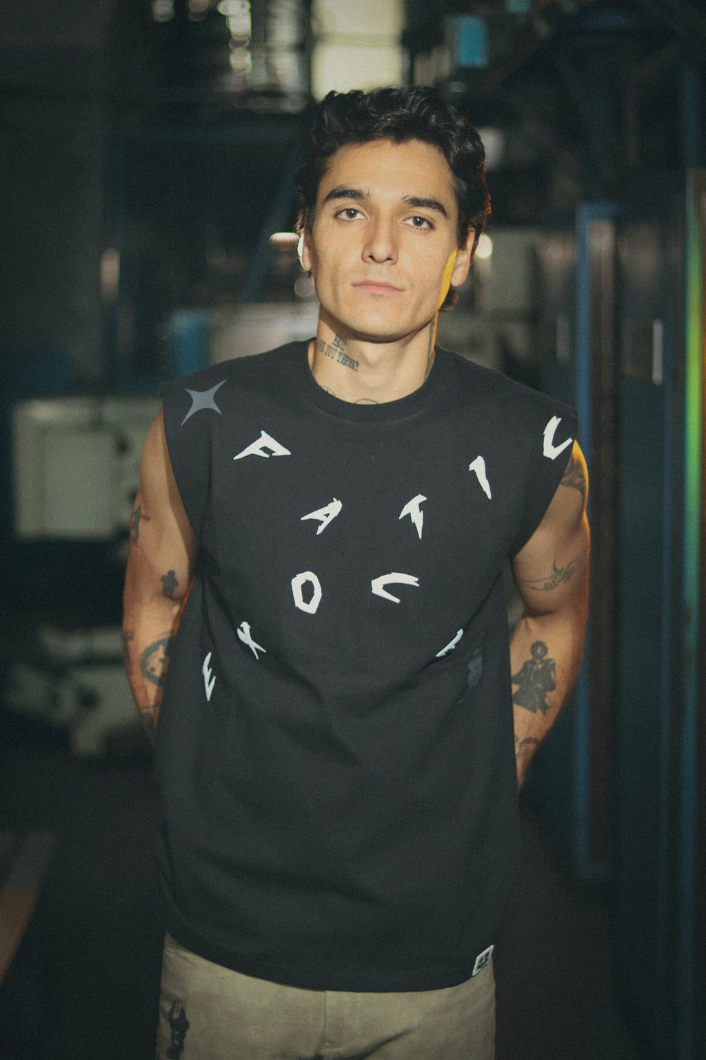 Camiseta sin mangas oversize Exotic Face negra