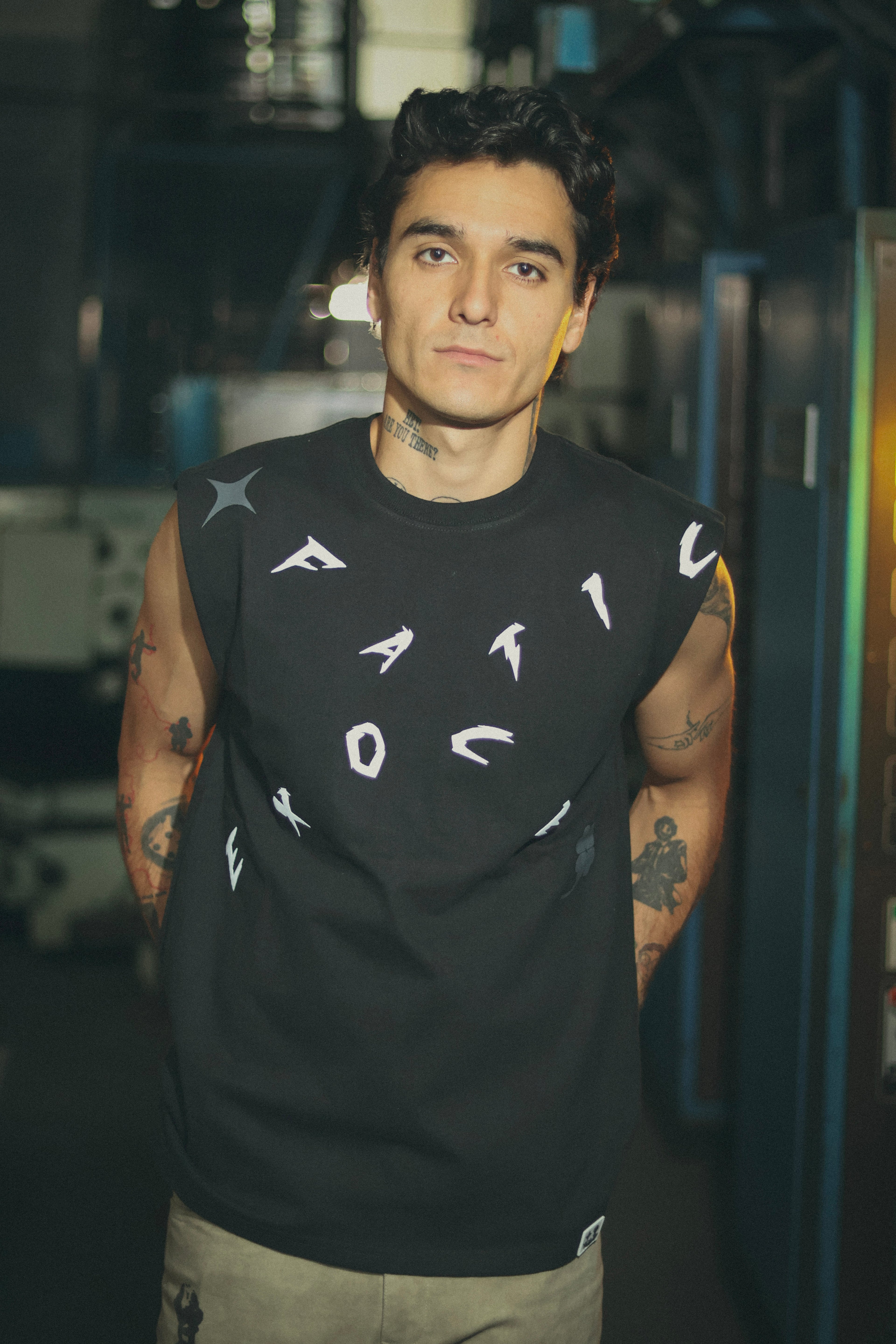 Camiseta sin mangas oversize Exotic Face negra