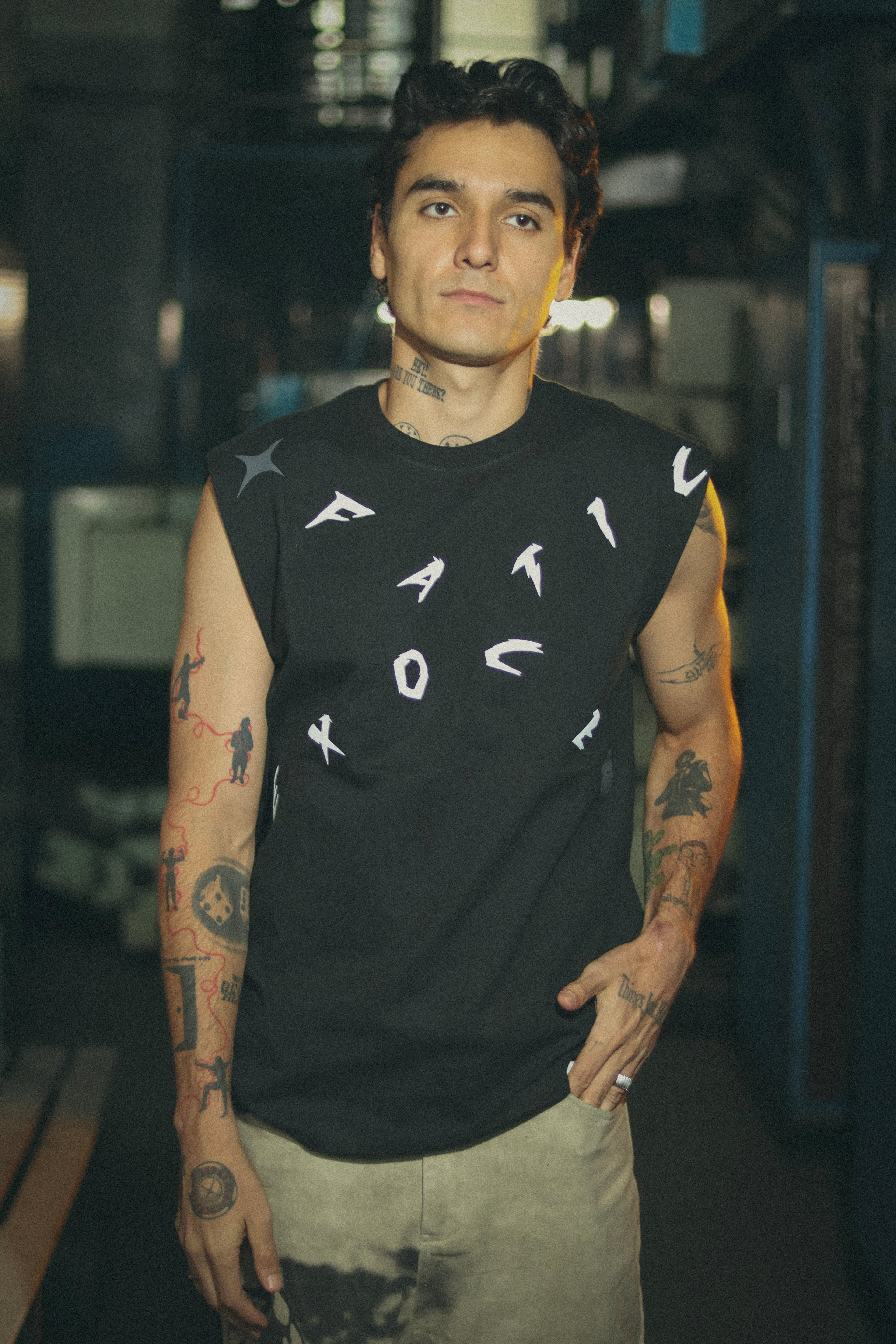 Camiseta sin mangas oversize Exotic Face negra