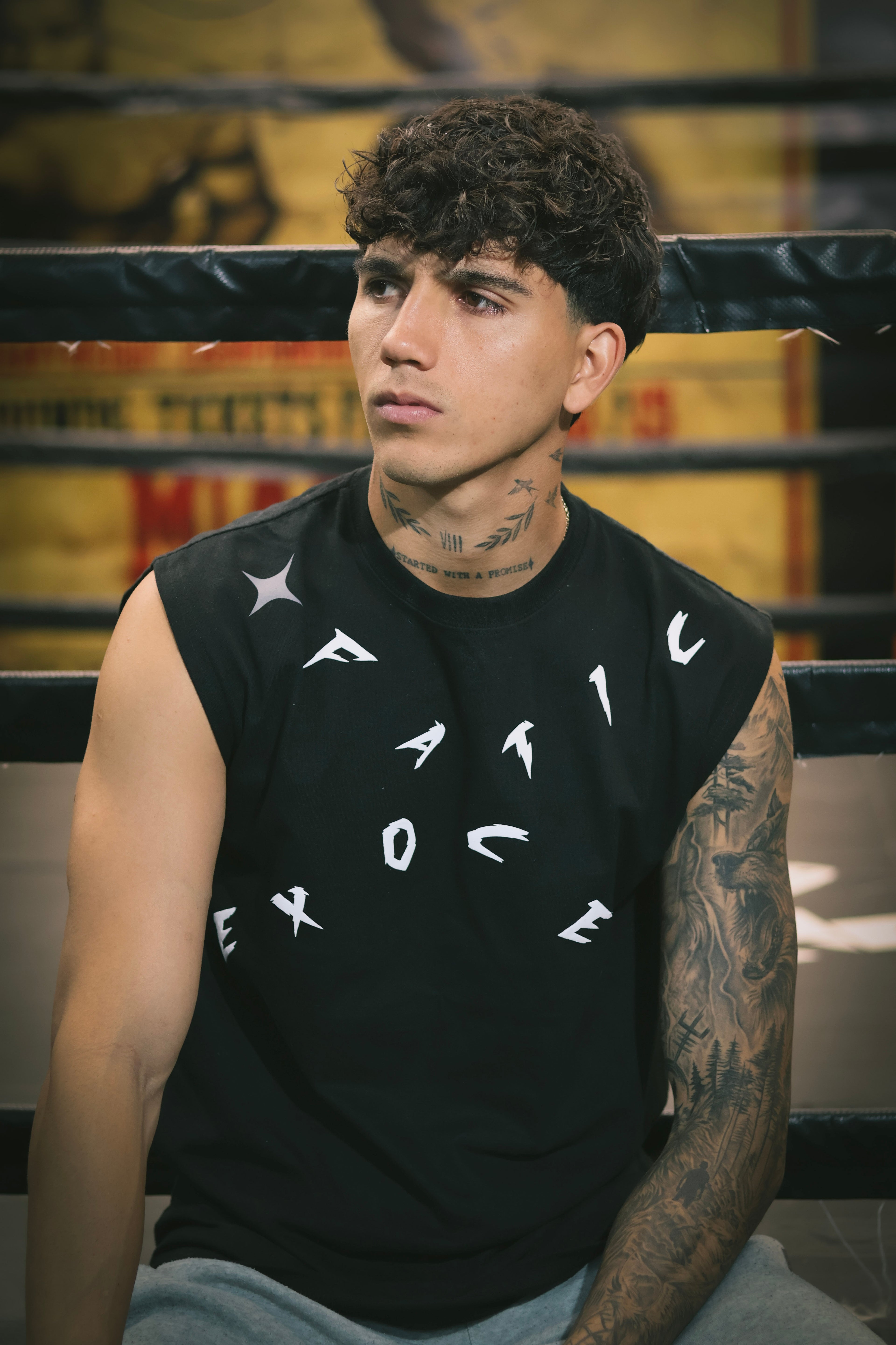 Camiseta sin mangas oversize Exotic Face negra